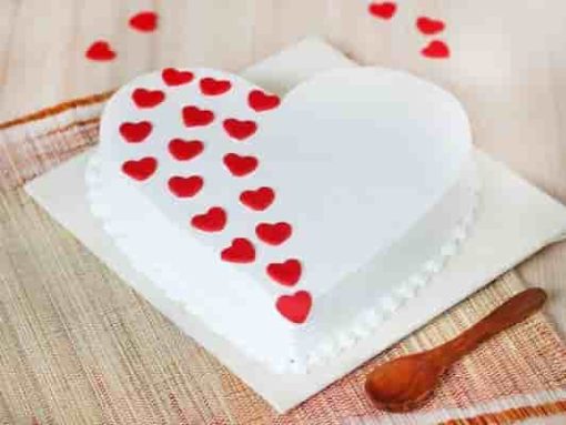 heart shaped vanilla cake 1 cake0611hvan a