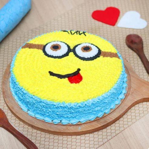 Minion Birthday Cake | bakehoney.com