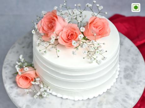 Rosy Garnished Vanilla Cake