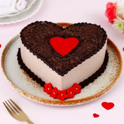 Love's Delight Chocolate Heart Cake2