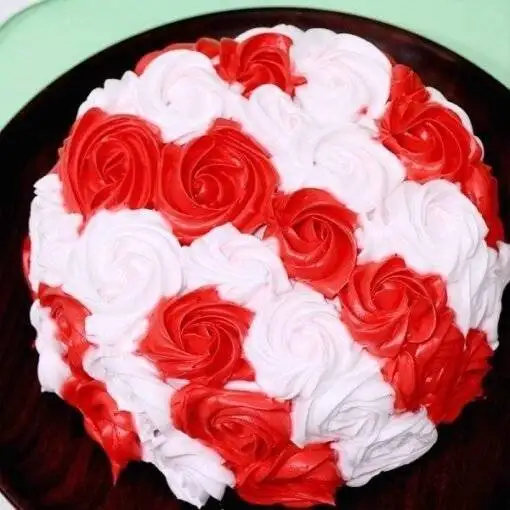 Red & White Roses Cake - Image 4