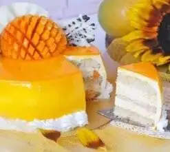 Alternative view of Delicious Mango Cake