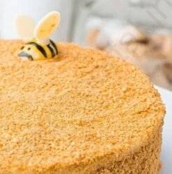 Designer Honey Bee Cake1