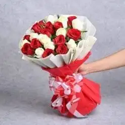 Alternative view of White And Red Rose For Karwa Chauth