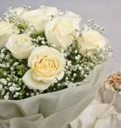 Alternative view of Mild Roses Bouquet