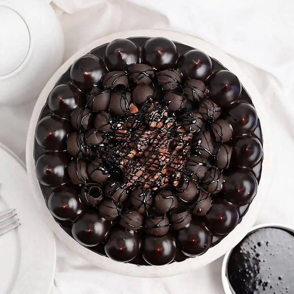 Round Snickers Fuse Chocolate Cake - Image 2