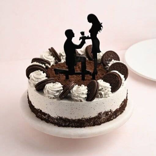 chocolate oreo cake with couple cake topper 9803260ca B 0