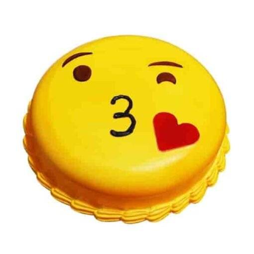 emoji kiss cake 1