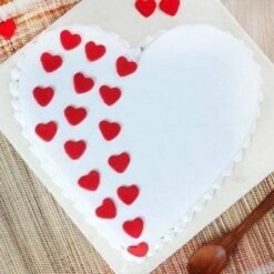 heart shaped vanilla cake 1 cake0611hvan b