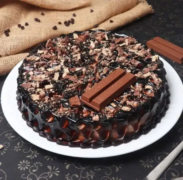 Cakesportal Special Kitkat Cake