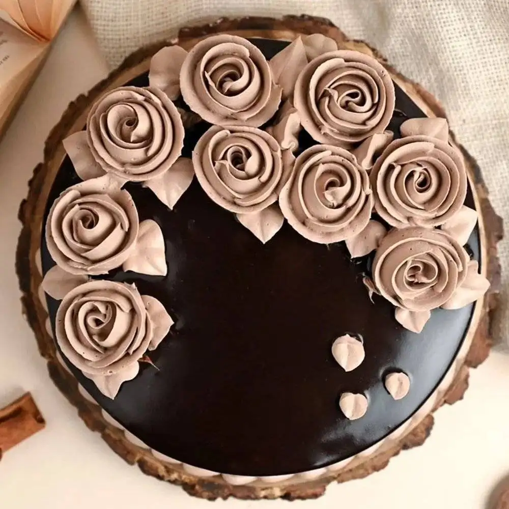 Smooth Roses Chocolate Cake - Image 2
