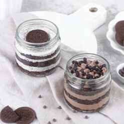 Decadent Jar Cakes: Cookies & Cream Chocolate Chip Duo