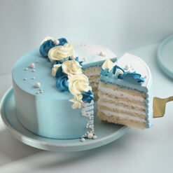 Delicious Vanilla Cake - Perfect for Any Celebration