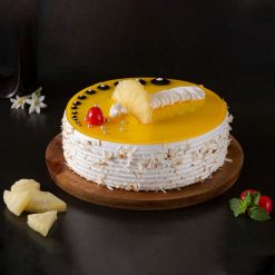 Red rose bouquet and round pineapple cream cake gift combo