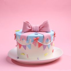Bow buntings cake side view