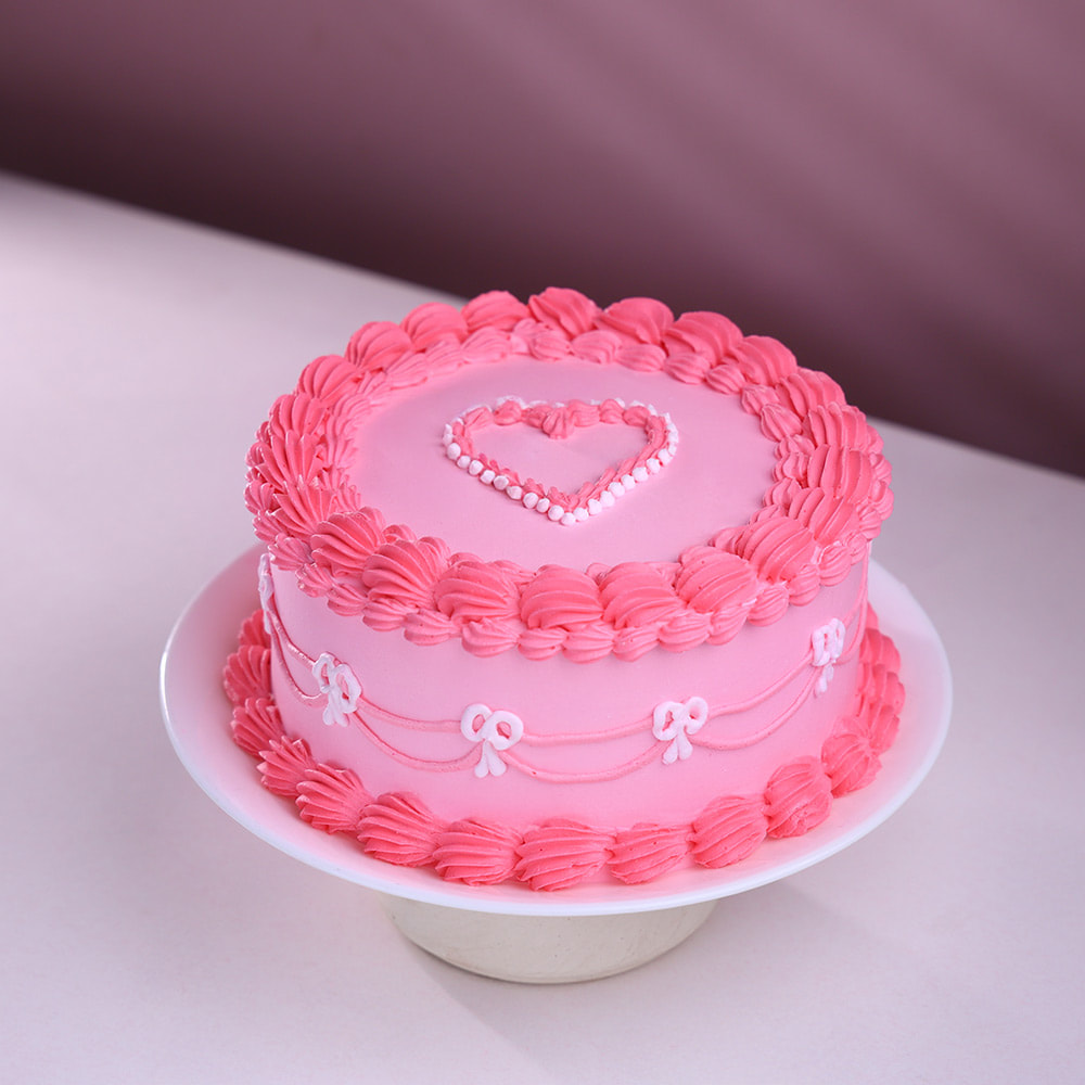 Pink Barbie glamour cake main view